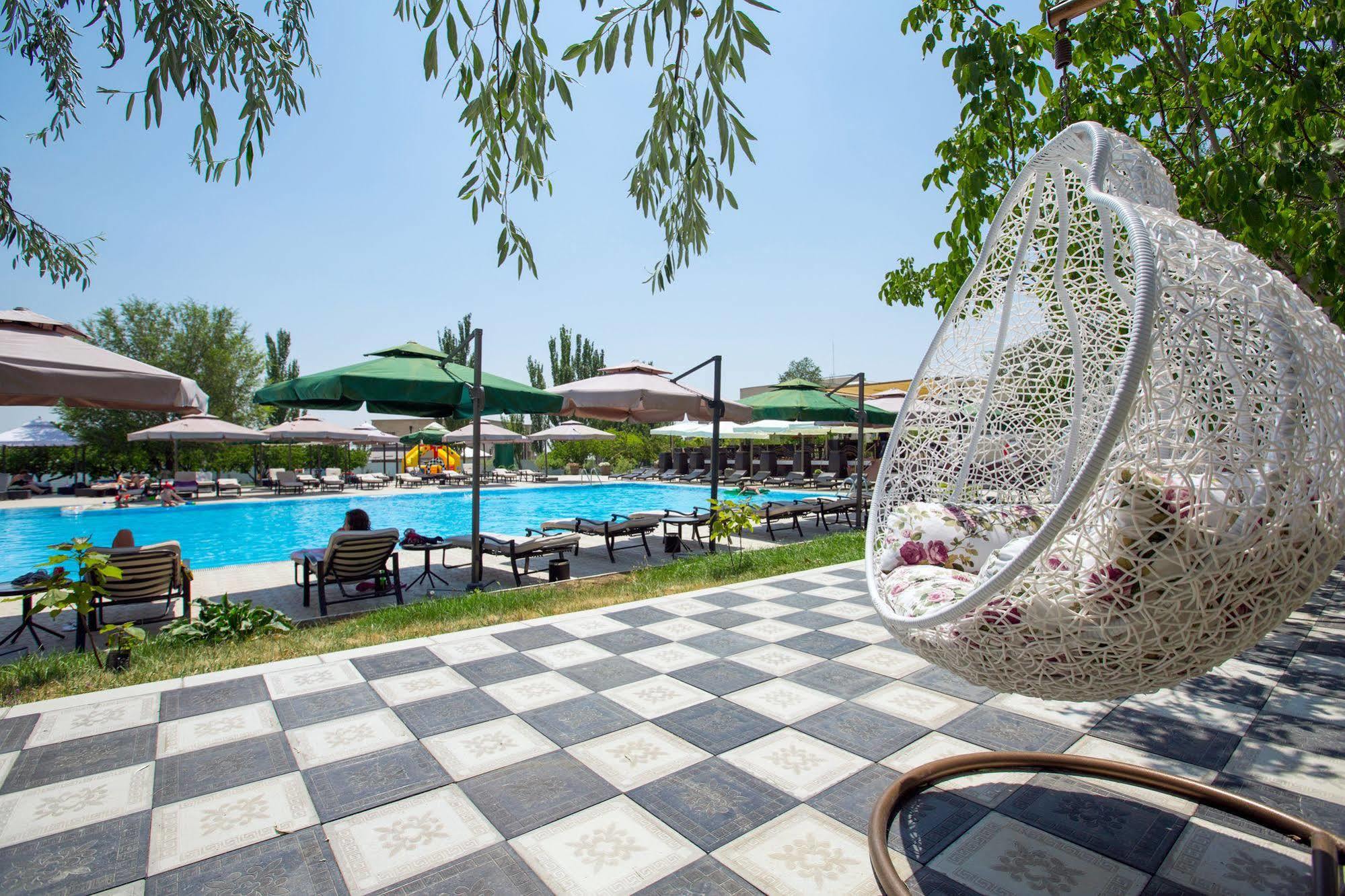 Cross Health Spa Center Jerevan Buitenkant foto