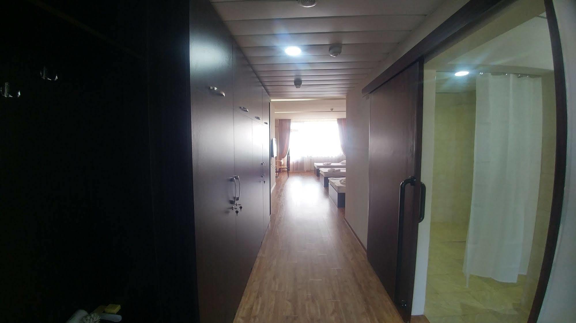 Cross Health Spa Center Jerevan Buitenkant foto