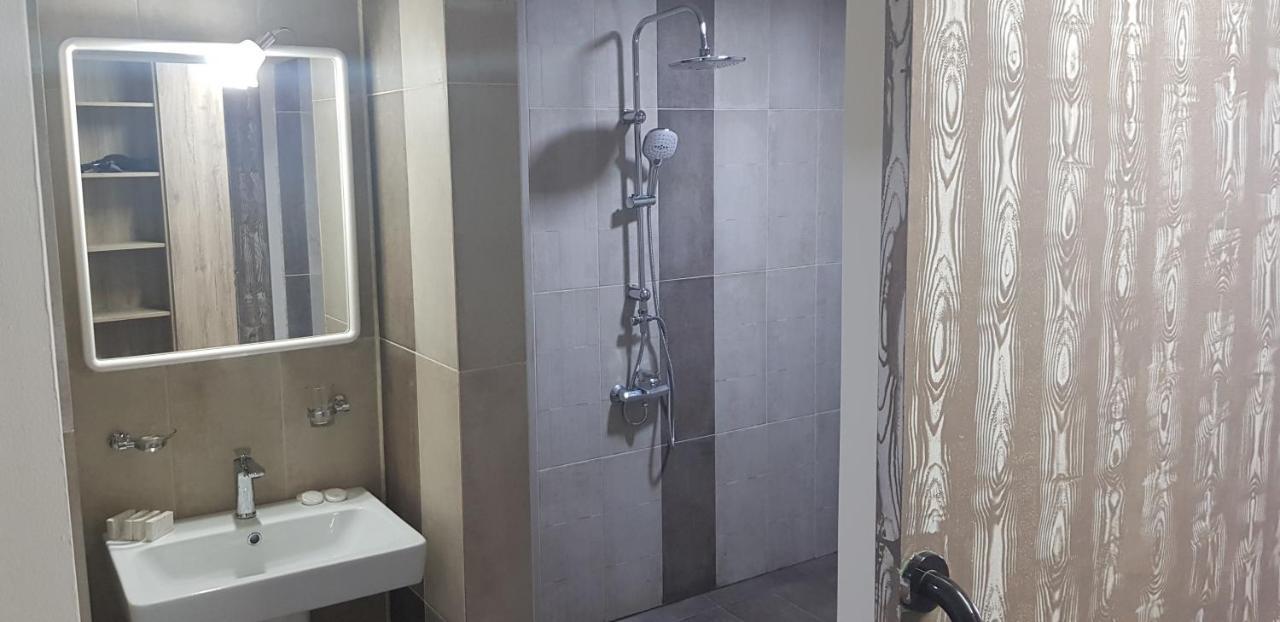 Cross Health Spa Center Jerevan Buitenkant foto